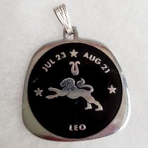 VTG July Leo Pendant Silver Metal Black Enamel Zodiac Sign Astrology Soltice